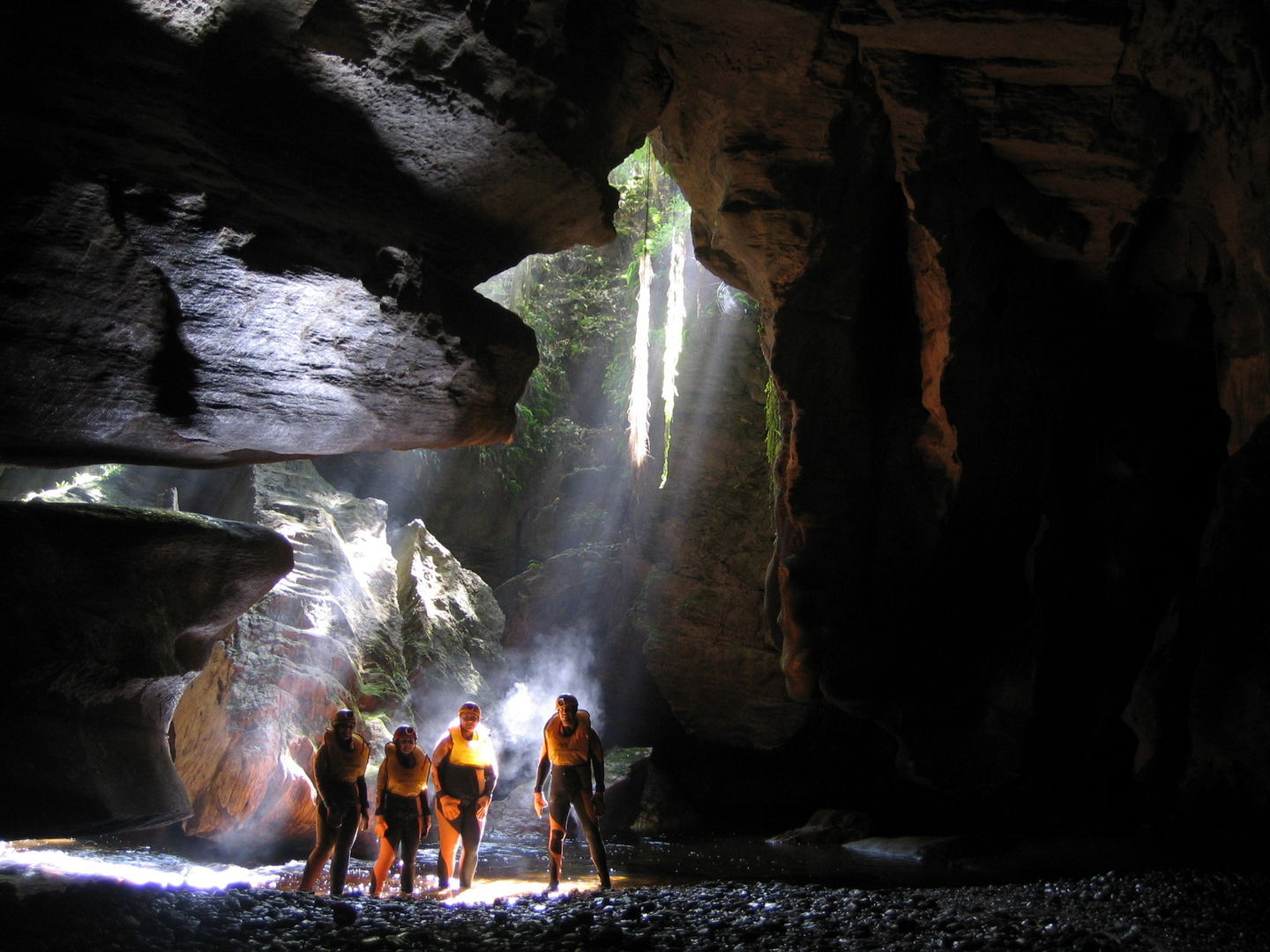 underworld-adventure-in-te-ananui-cave