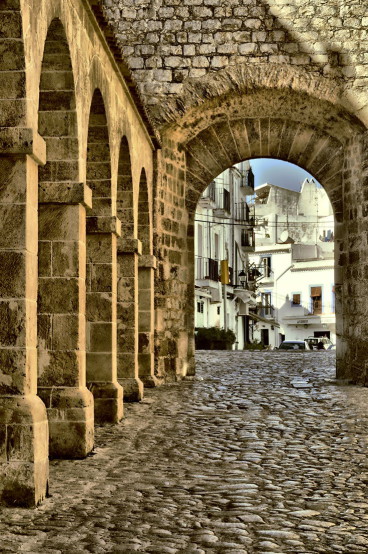 patio-de-armas-dalt-vila-juan-pacheco-tirado