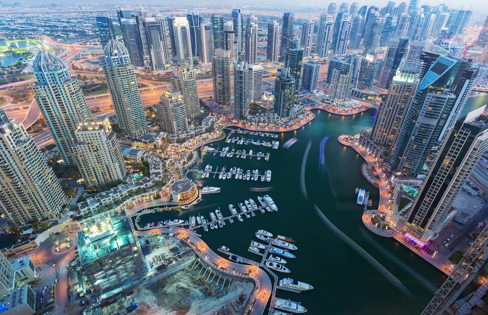 wanderlusterscom-view_on_night_highlighted_luxury_dubai_marina-57ad8eb59951e