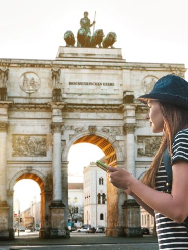 3 Ways Video Translation Tools Help You Avoid Tourist Scams